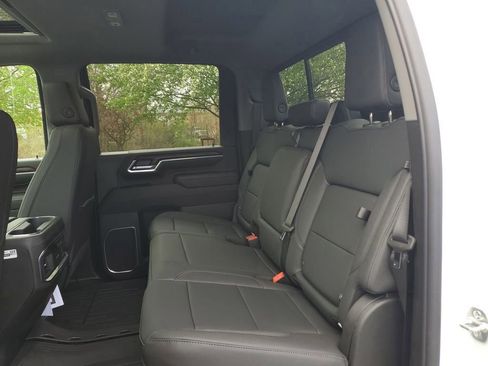 New 2025 GMC Sierra 2500 SLT w/ SLT Premium Package image 9