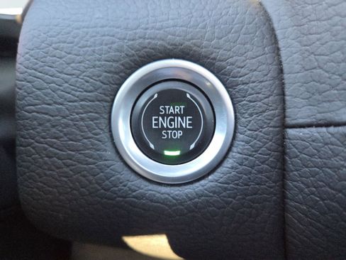 Used 2022 GMC Yukon XL Denali image 12