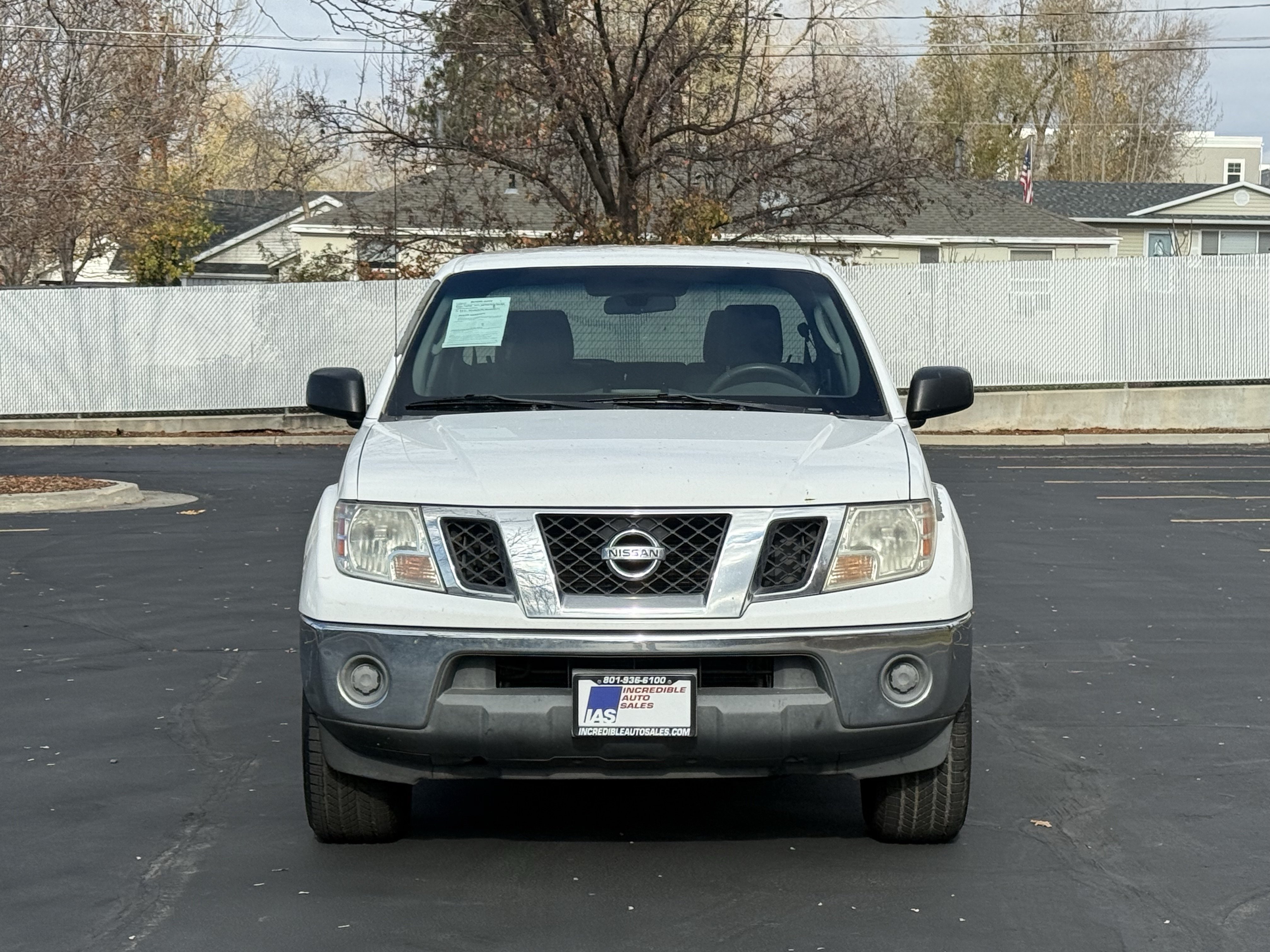 Used 2010 Nissan Frontier SE RWD image 2