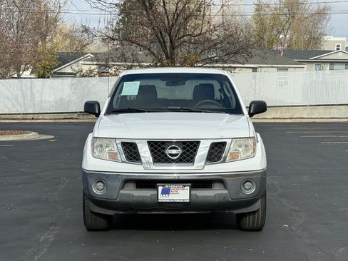 Used 2010 Nissan Frontier SE RWD image 2