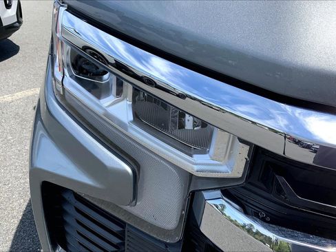 Used 2024 Chevrolet Silverado 1500 LT AWD/4WD image 30