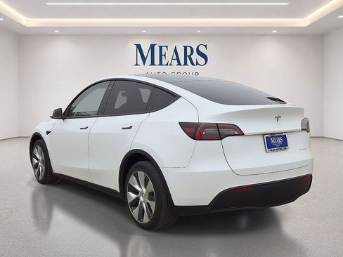 Used 2023 Tesla Model Y Long Range AWD/4WD image 3