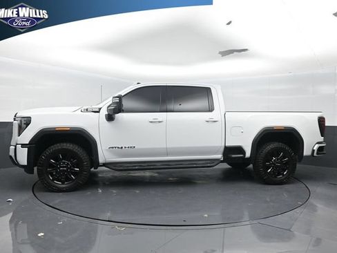 Used 2025 GMC Sierra 2500 AT4 AWD/4WD image 4