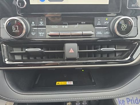 Used 2023 Toyota Highlander XLE AWD/4WD image 23