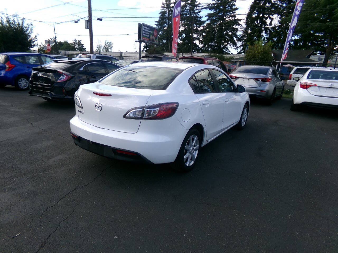 Used 2011 MAZDA MAZDA3 i Touring FWD image 6