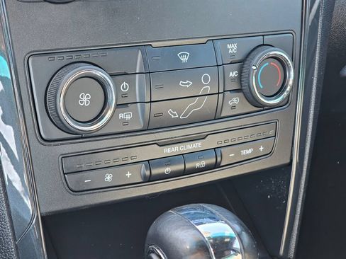 Used 2019 Ford Explorer XLT AWD/4WD image 27