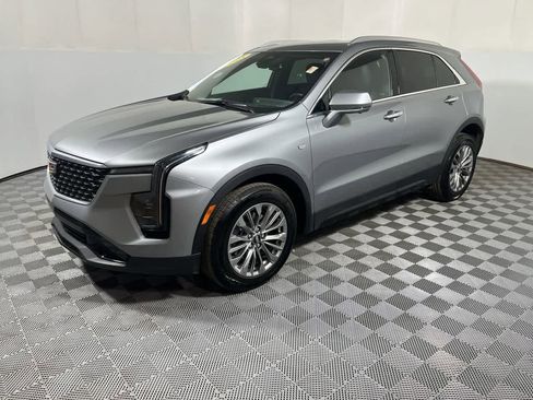 Used 2025 Cadillac XT4 Premium Luxury image 4