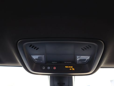 Used 2023 Chevrolet Traverse LT FWD image 29