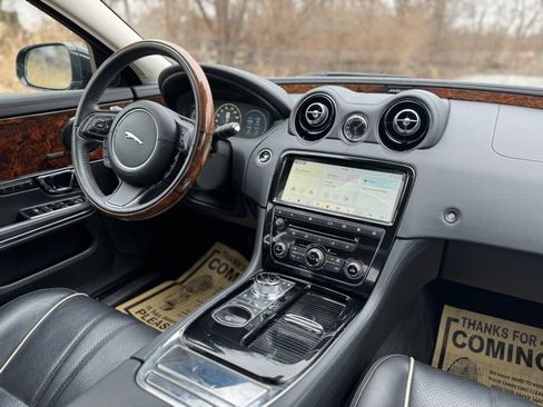 Used 2019 Jaguar XJ R-Sport image 28