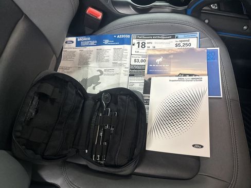 Used 2024 Ford Bronco Black Diamond image 45