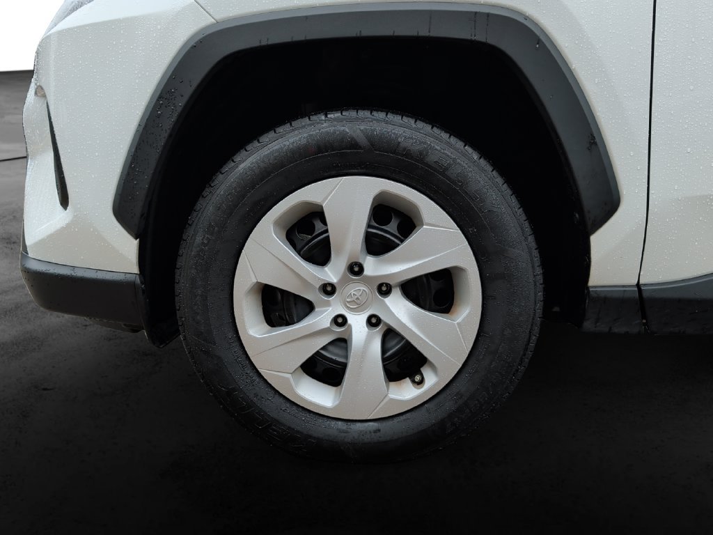 Used 2025 Toyota RAV4 LE AWD/4WD image 9