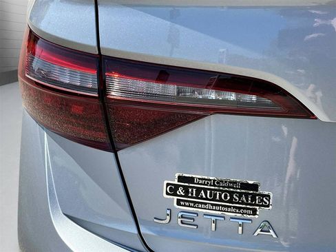 Used 2024 Volkswagen Jetta SE FWD image 9