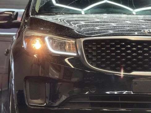 Used 2016 Kia Sedona LX w/ LX Convenience Package image 3