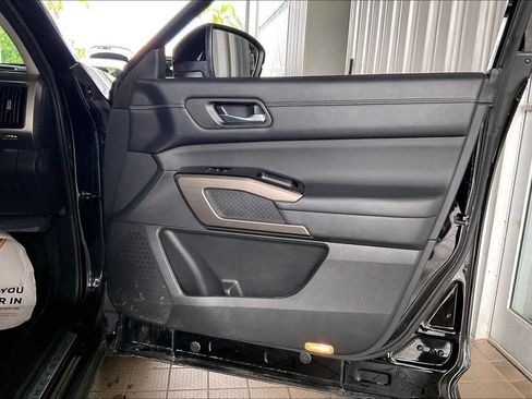 Used 2022 Nissan Pathfinder Platinum AWD/4WD image 21