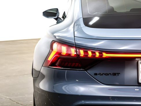 Used 2022 Audi e-tron GT Premium Plus image 16