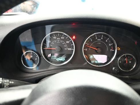 Used 2017 Jeep Wrangler Unlimited Rubicon w/ Connectivity Group image 22