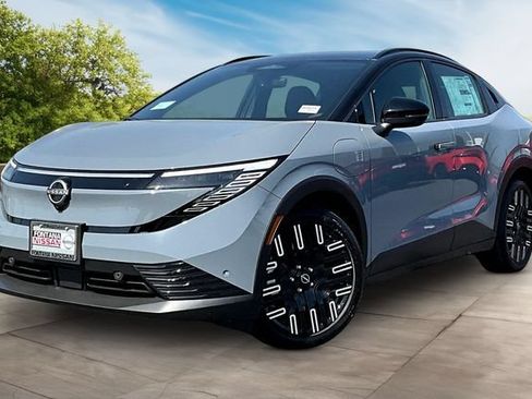 New 2026 Nissan Leaf Platinum+ w/ Floor Mat Package (Platinum+) FWD image 2