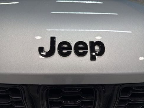 New 2025 Jeep Grand Cherokee L Altitude image 11