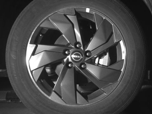 Used 2025 Nissan Rogue SV image 13