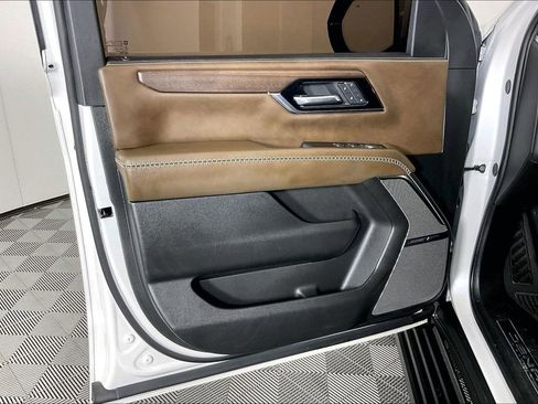 Used 2025 GMC Yukon Denali Ultimate AWD/4WD image 23