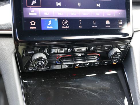 Used 2023 Jeep Grand Cherokee Trailhawk w/ Luxury Tech Group III AWD/4WD image 31