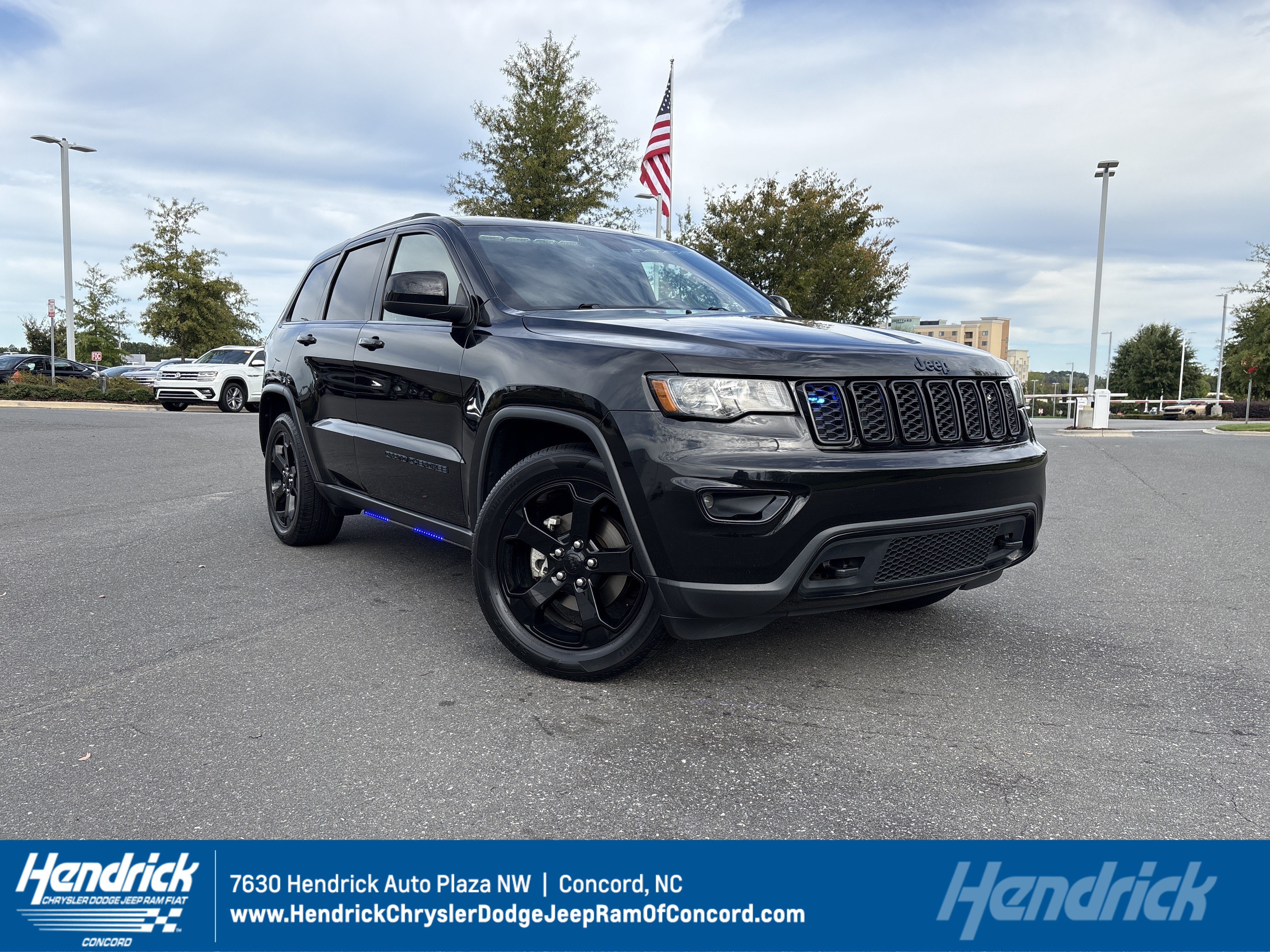 Used 2020 Jeep Grand Cherokee Laredo RWD image 1