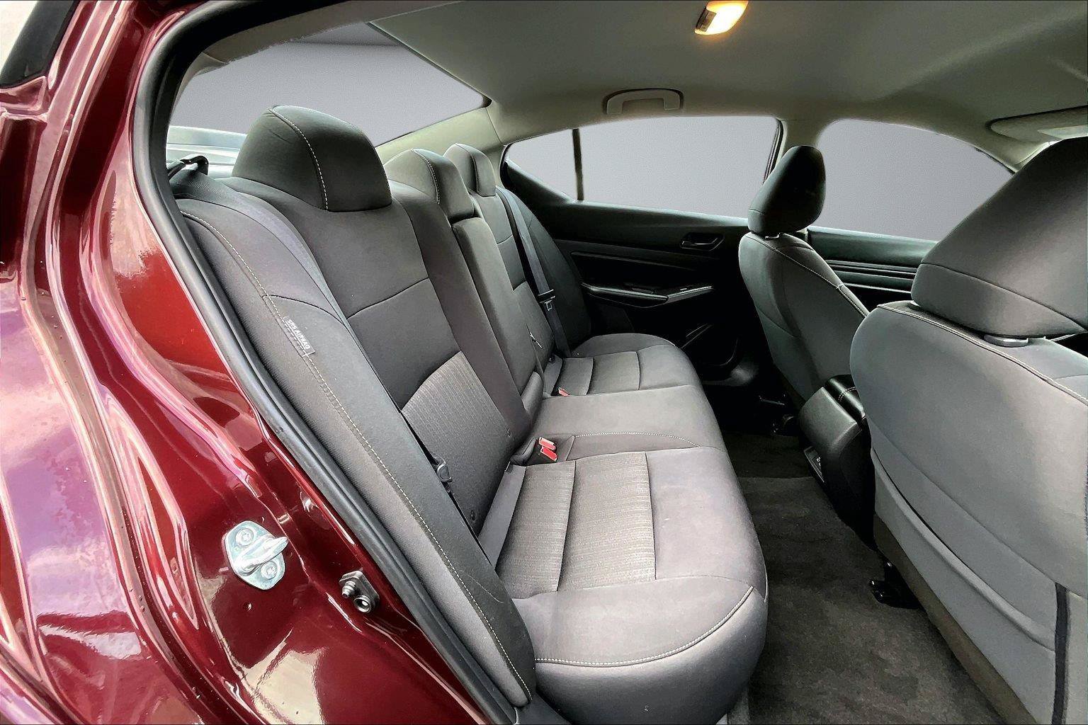 Used 2025 Nissan Altima 2.5 SV FWD image 25