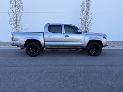 Used 2022 Toyota Tacoma SR image 3