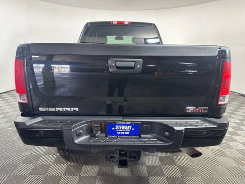Used 2013 GMC Sierra 2500 Denali w/ Suspension Package, Off-Road AWD/4WD image 4