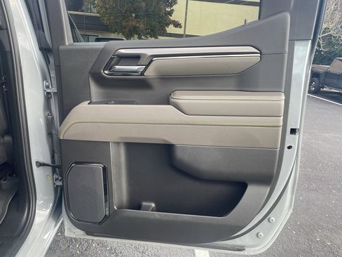 Used 2024 Chevrolet Silverado 1500 ZR2 w/ Technology Package image 57