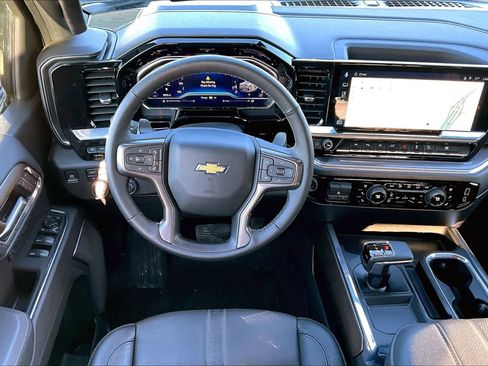 Used 2025 Chevrolet Silverado 1500 High Country w/ Technology Package AWD/4WD image 6