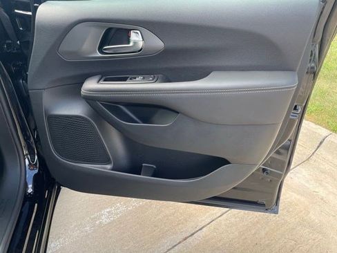 New 2026 Chrysler Pacifica Select FWD image 10