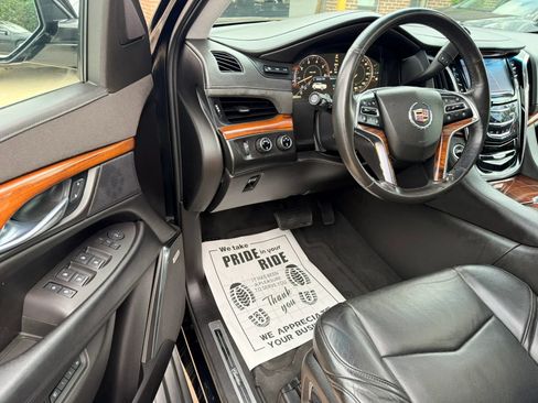Used 2015 Cadillac Escalade Premium AWD/4WD image 17