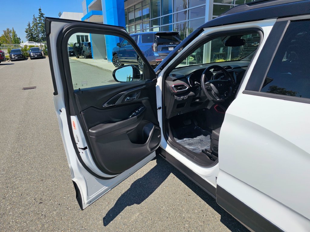 Used 2021 Chevrolet TrailBlazer RS w/ Technology Package AWD/4WD image 18
