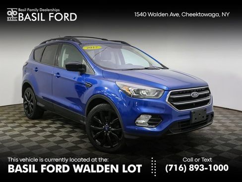 Used 2017 Ford Escape SE w/ Equipment Group 201A image 1