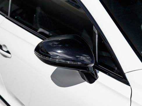 Used 2024 Bentley Continental GT V8 image 3