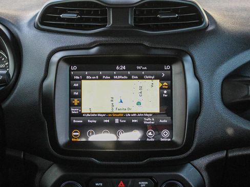 Used 2023 Jeep Renegade Latitude AWD/4WD image 4