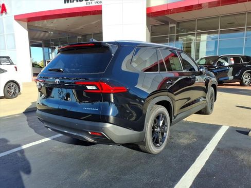 New 2026 Toyota Grand Highlander Platinum image 3