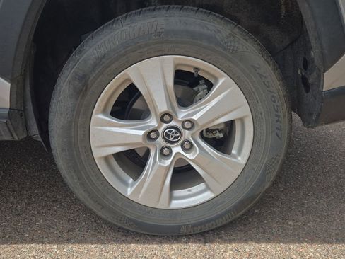 Used 2020 Toyota RAV4 XLE w/ Convenience Package image 19