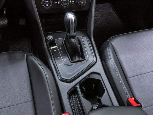 Used 2018 Volkswagen Tiguan SEL FWD image 20