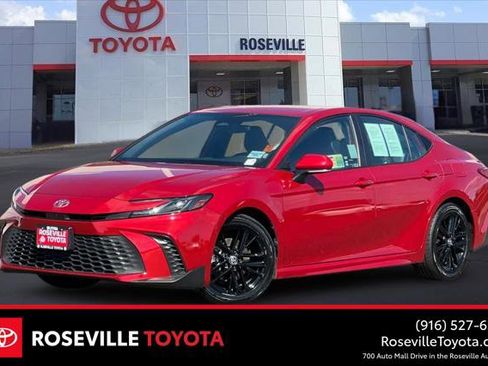 Certified 2025 Toyota Camry SE image 1