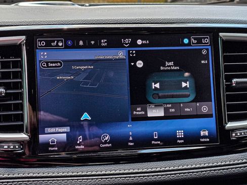 Used 2024 Chrysler Pacifica Limited FWD image 16