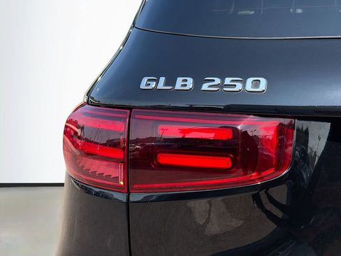 Used 2024 Mercedes-Benz GLB 250 image 10