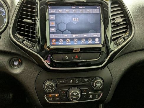 Used 2019 Jeep Cherokee Limited FWD image 18