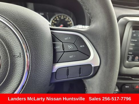 Used 2019 Jeep Renegade Latitude AWD/4WD image 25