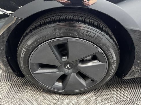 Used 2021 Tesla Model 3 Standard Range Plus image 19