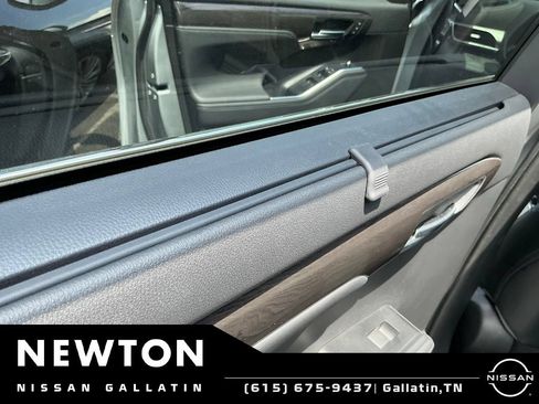 Used 2023 Toyota Highlander Platinum AWD/4WD image 11