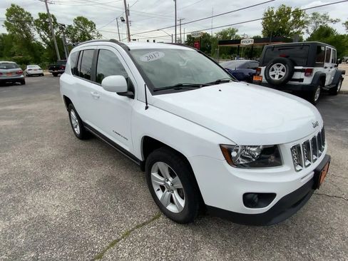 Used 2017 Jeep Compass Latitude AWD/4WD image 2