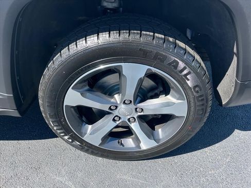 Used 2023 Jeep Grand Cherokee L Limited w/ Luxury Tech Group II image 33