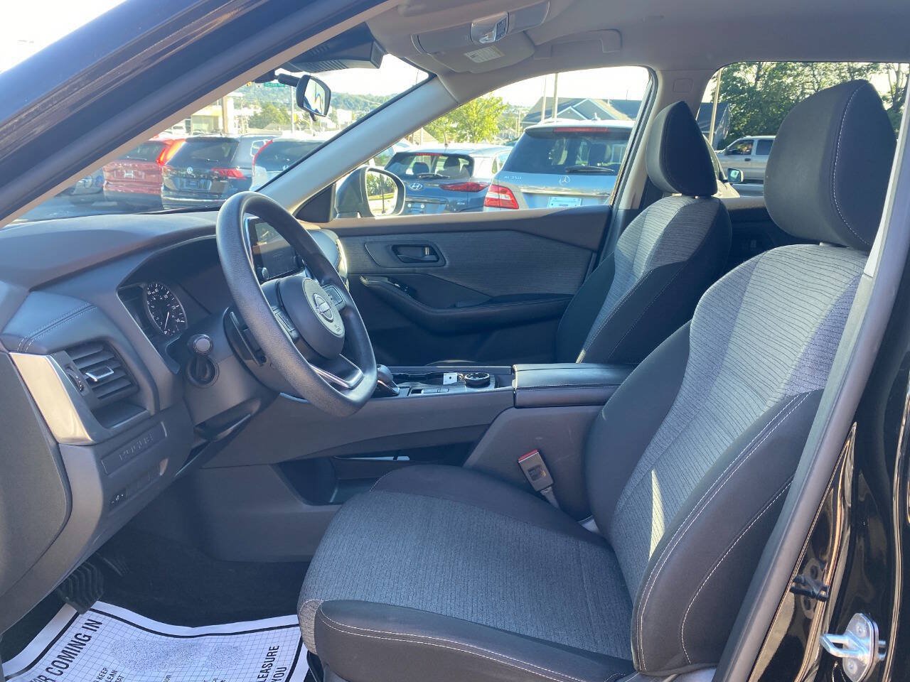 Used 2022 Nissan Rogue S AWD/4WD image 9